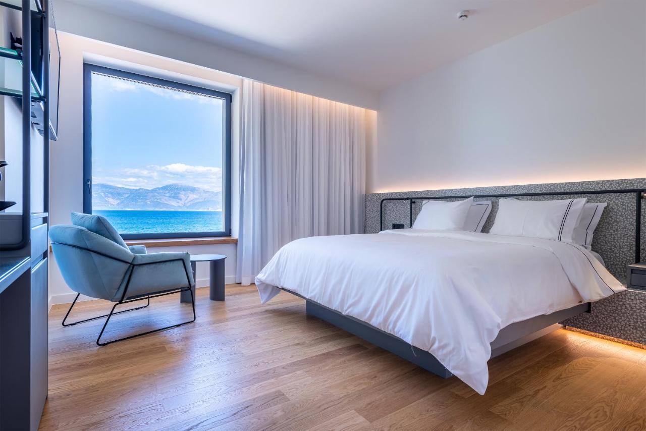Amario Suites Hotel Aígion Ngoại thất bức ảnh